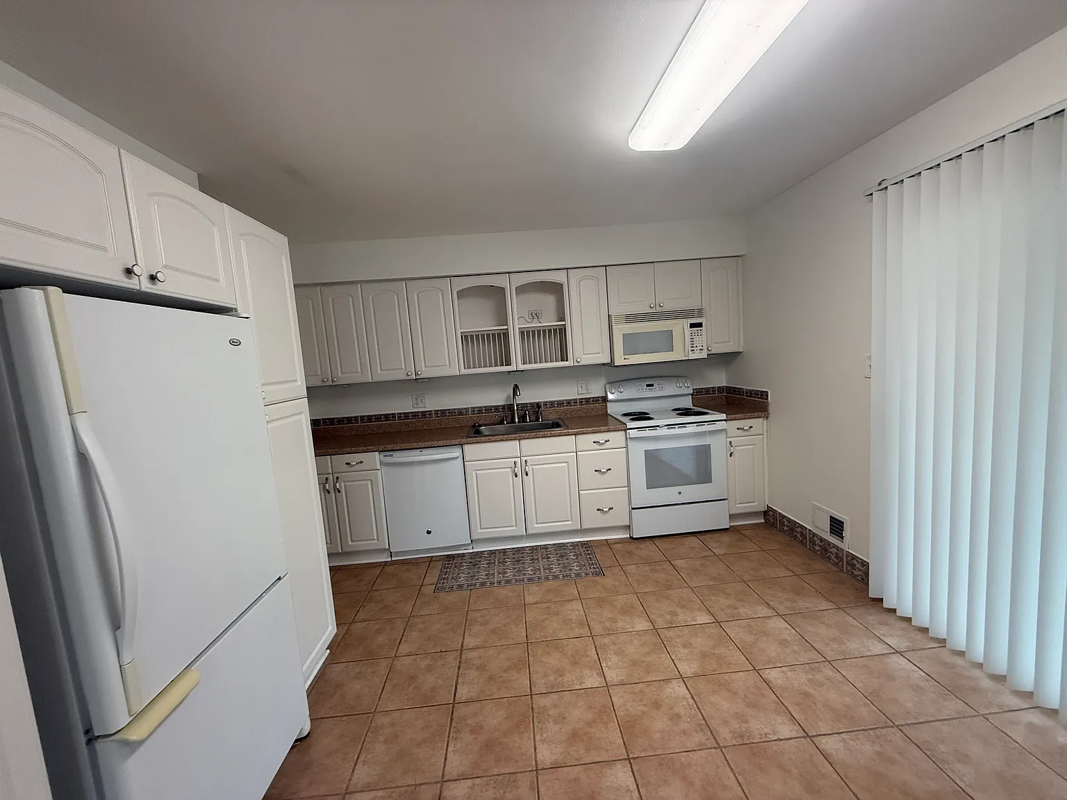 2 bed, 1355 sqft, $2,000 — Photo 3