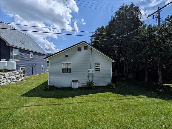 4th image of 579-580 W Cottage Ln
