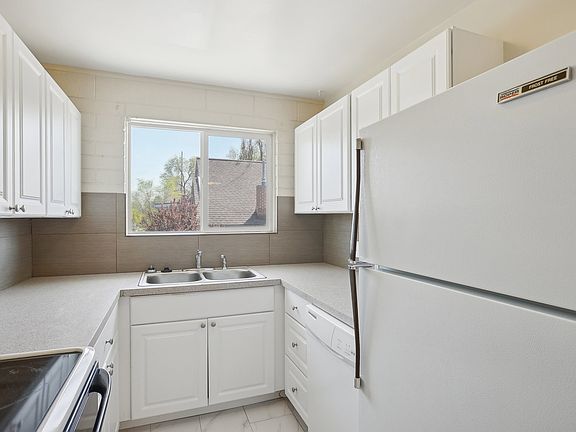 3rd image of 2180 S Lake St APT 6