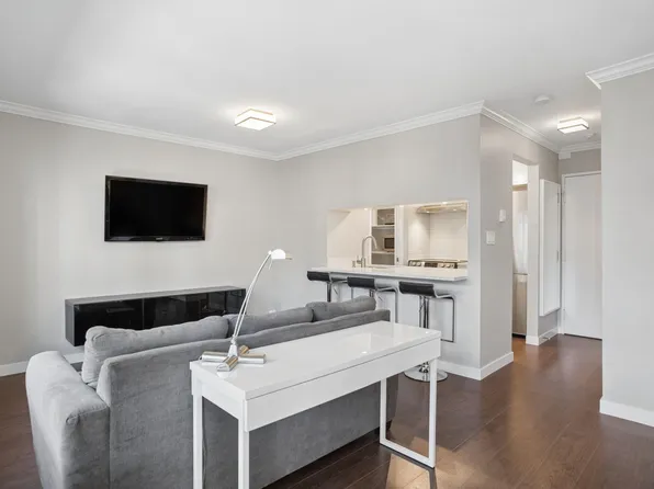 555 W 14th Ave #202, Vancouver, BC V5Z 4G8