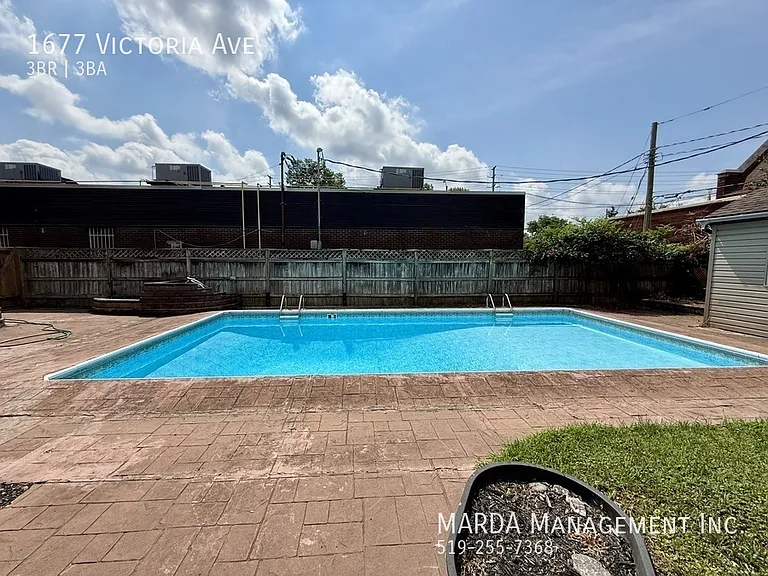 1677 Victoria Ave — Photo 69