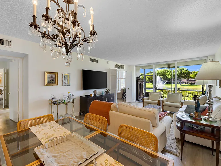 3621 Oaks Clubhouse Dr #104 — Photo 10