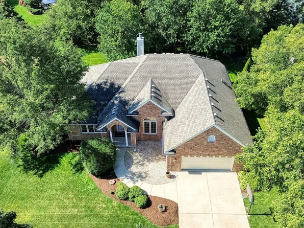 712 Brighton Dr, Sugar Grove, IL 60554