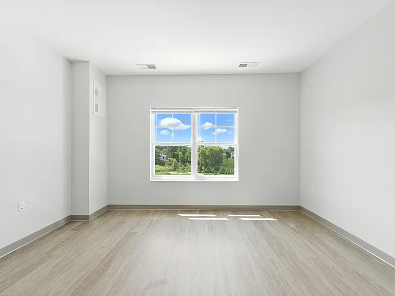 750 Tower Dr — Photo 11