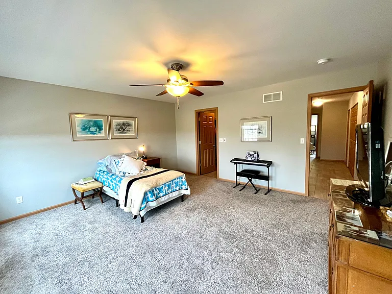 125 E Robinson Ave — Photo 8