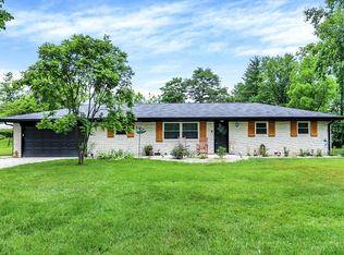 6284 E Roselyn Dr, Mooresville, IN 46158