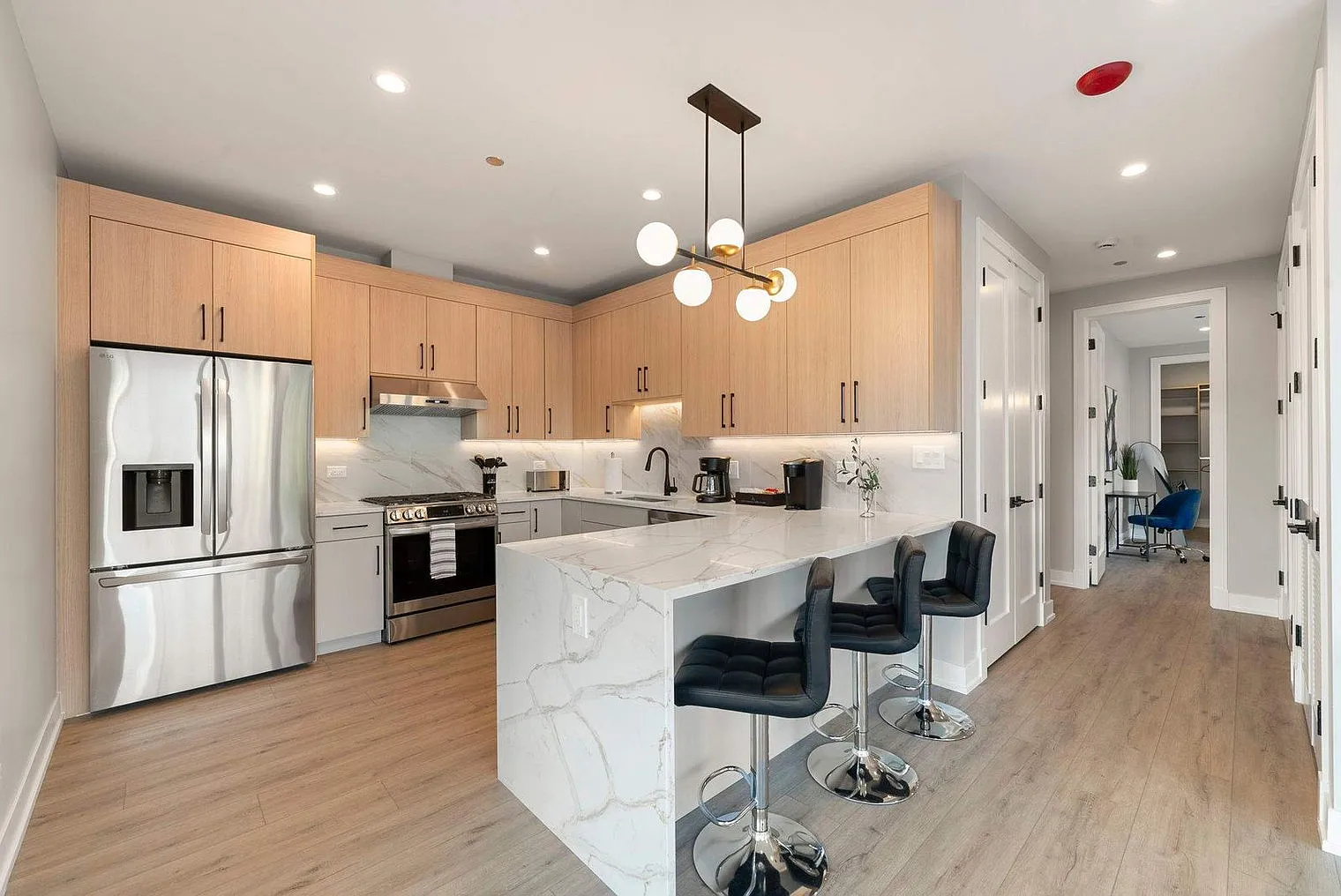 2 bed, 2.0 bath, 1496 sqft, $4,591 — Photo 3