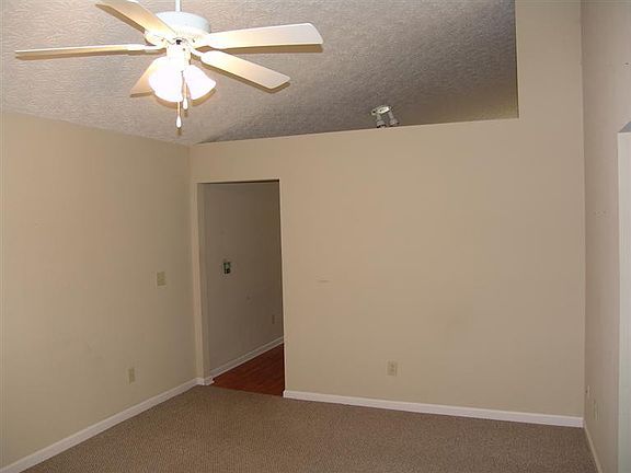 4th image of 245 Blackwater Ln