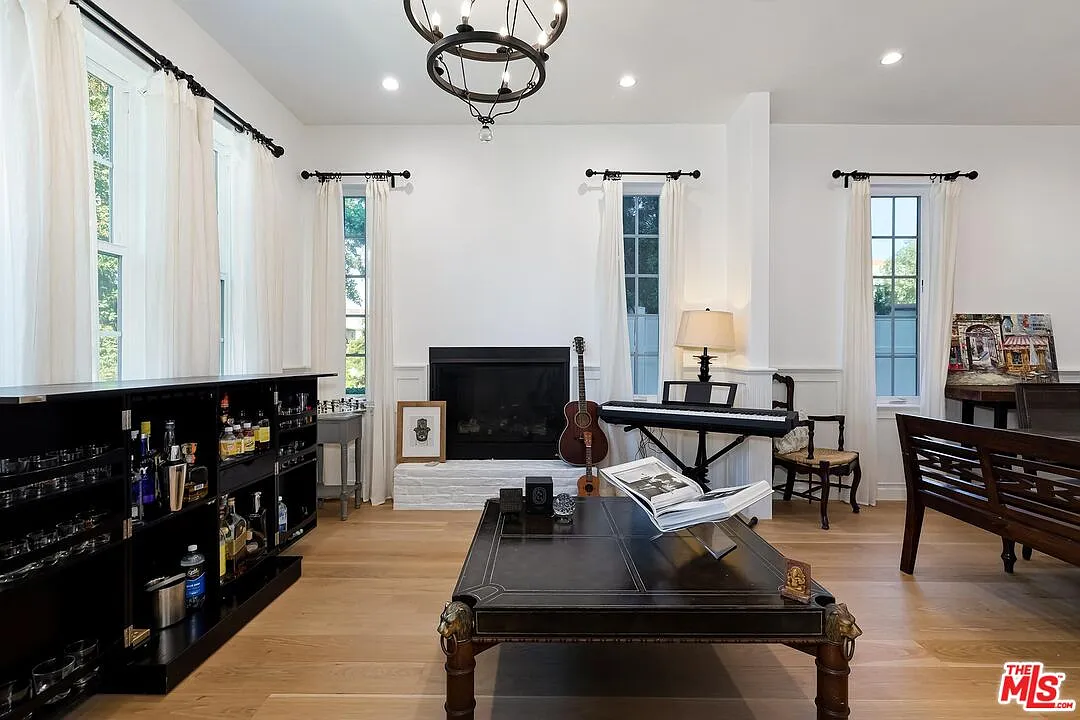 4 bed, 4.5 bath, 3365 sqft, $23,995 — Photo 4