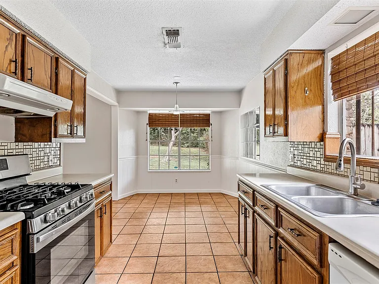 7506 Glenhill Rd — Photo 10