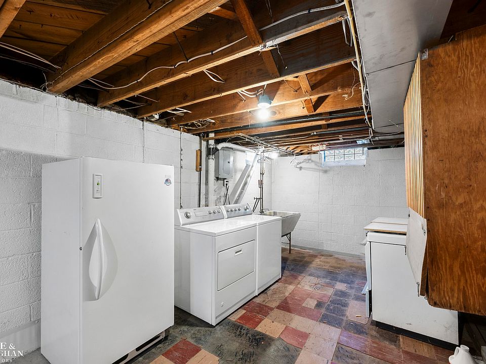 470 Allard Ave, photo 25
