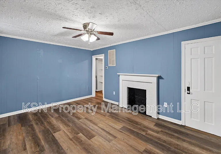 1919 Greenwood St — Photo 8
