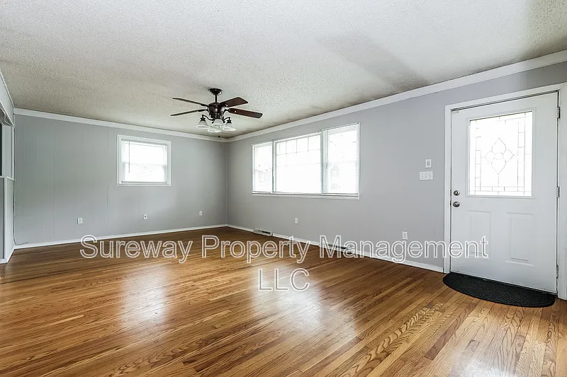 3 bed, 2.0 bath, 1196 sqft, $2,800 — Photo 2