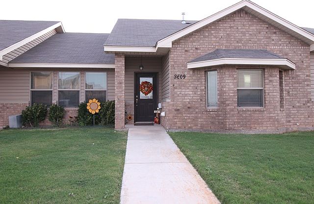 1st image of 3609 Gillespie Ln
