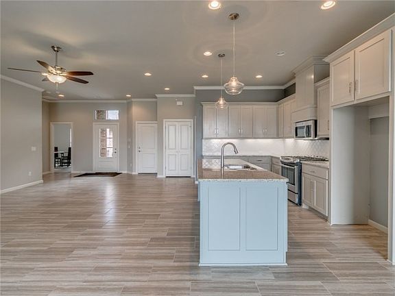 5th image of 413 SW 168th St