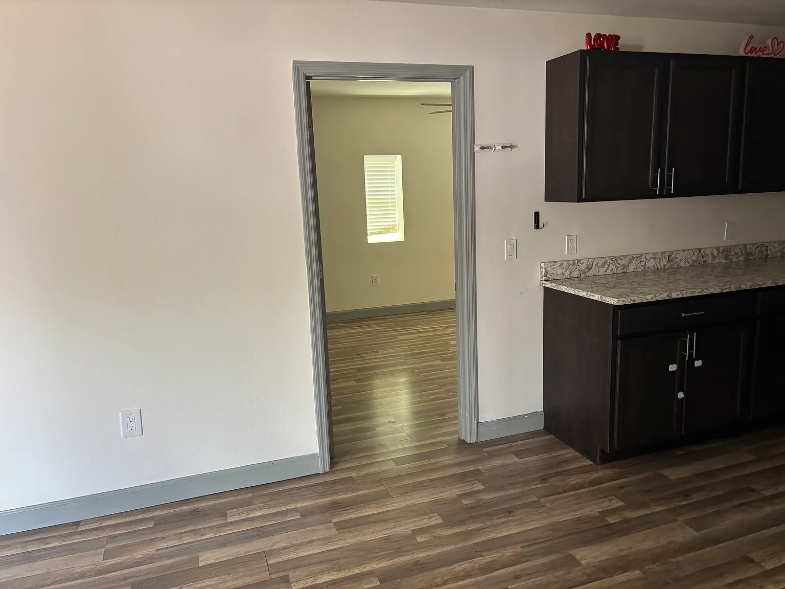 4 bed, 1000 sqft, $2,100 — Photo 2