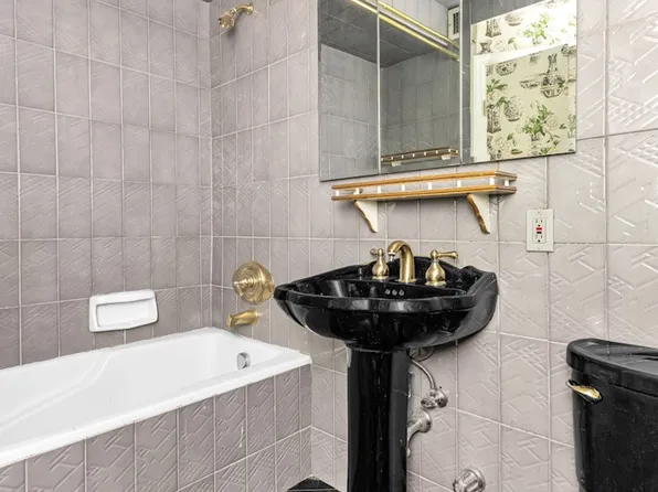 1175 York Avenue image 9 of 11