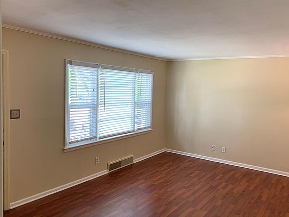 3rd image of 21 E Navajo Ln