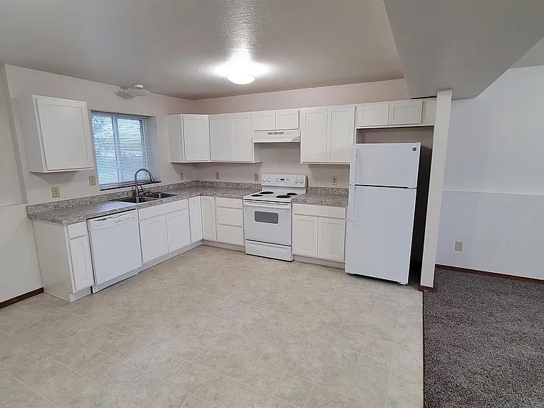 1832 Mount Ave — Photo 3