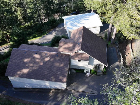 17265 Mountain Dr, Brookings, OR 97415