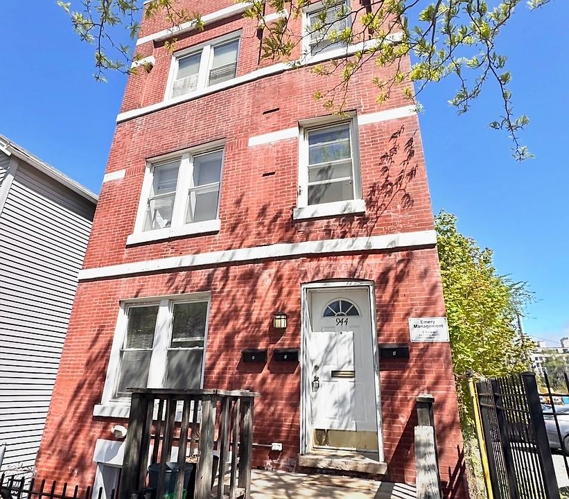 1st image of 944 W 18th St