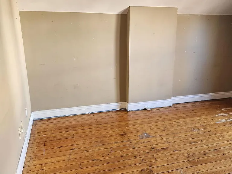 1720 N Pearl St — Photo 2