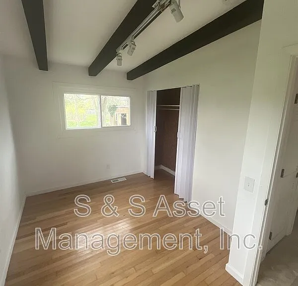 3252 E Lake Lansing Rd — Photo 19