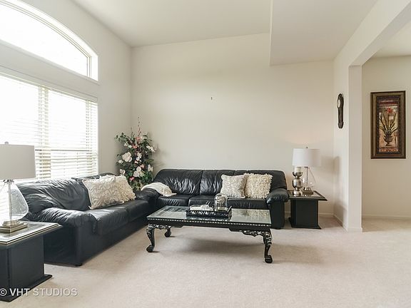 3rd image of 698 W Meryls Ct