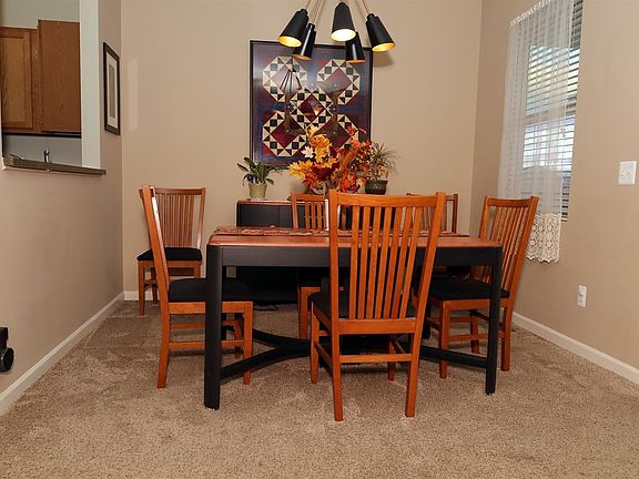 4th image of 10433 Scarlet Oak Dr