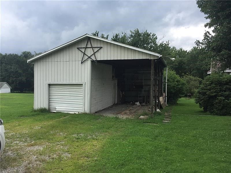 DETACHED GARAGE