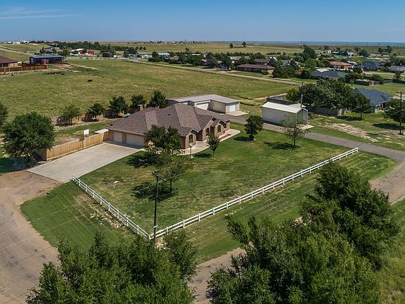 3rd image of 402 Lariat St