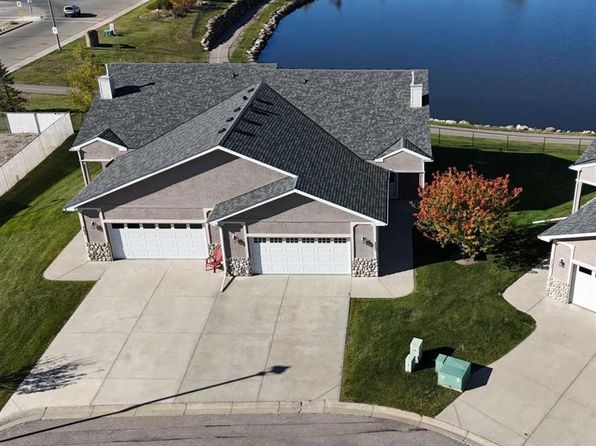 159 E Westlake Bay, Strathmore, AB T1P 1X9