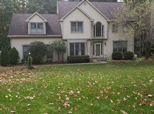 65 Mann Blvd, Halfmoon, NY 12065