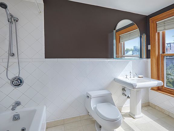 5th image of 26 Wyckoff St #3