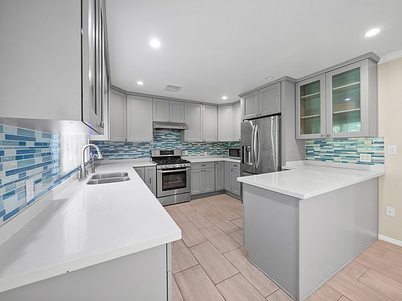 3rd image of 1337 Douglas St #1339