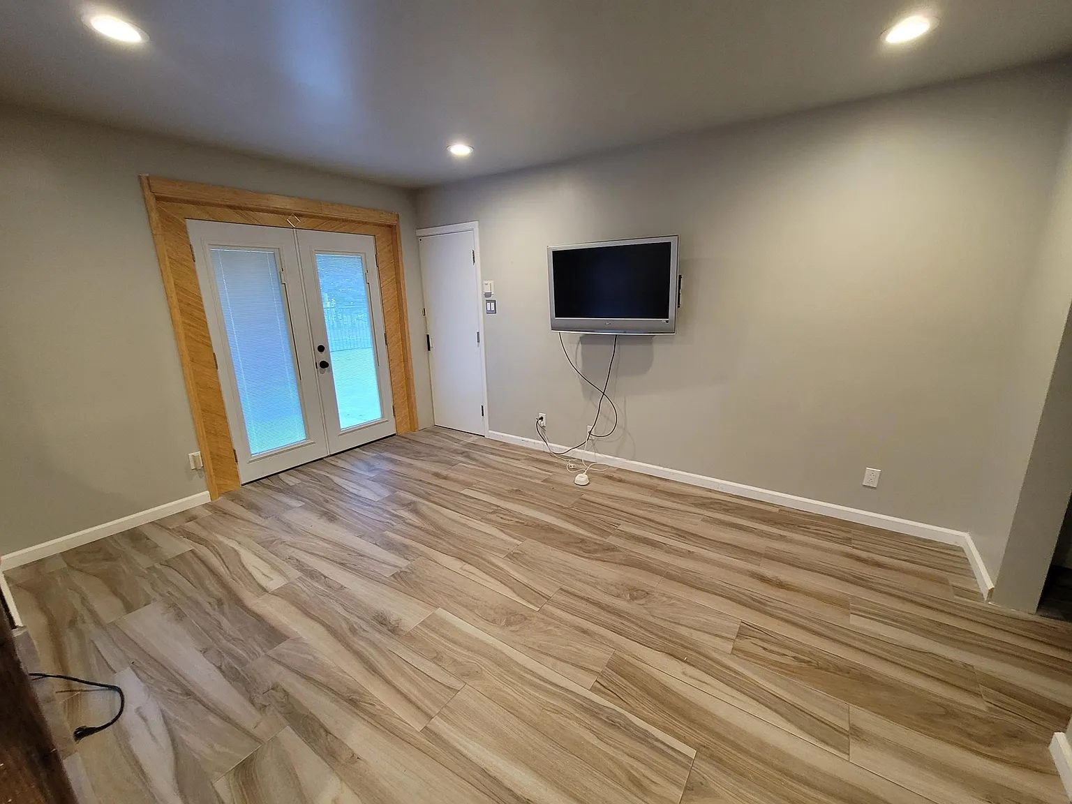 Studio, 375 sqft, $2,050 — Photo 1