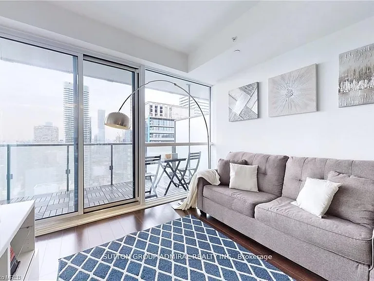 15 Grenville St #3706 — Photo 2