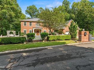 101 Crestview Ln, Oak Ridge, TN 37830