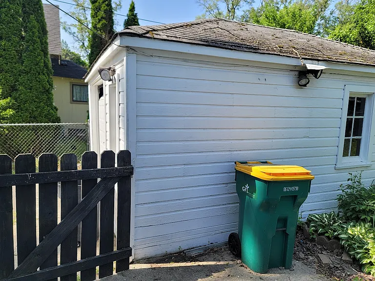 21395 Oxford Ave — Photo 41