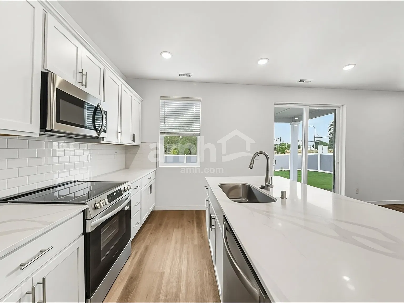 4 bed, 2.5 bath, 1796 sqft, $3,025 — Photo 4