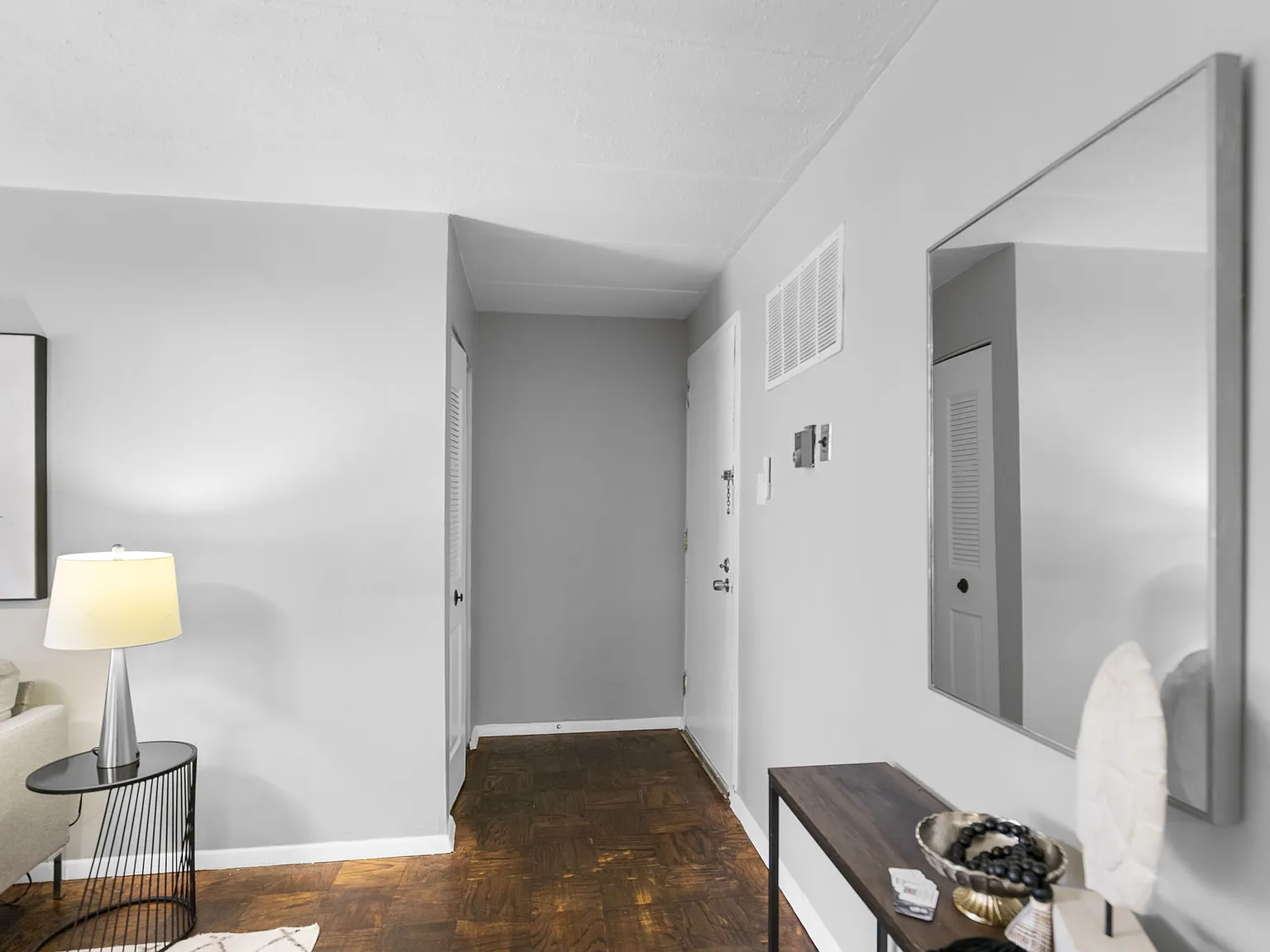 2 bed, 950 sqft, $2,300 — Photo 3