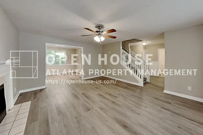 3468 Erin Gln NW — Photo 3