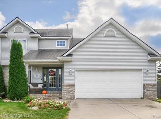 5296 Magnolia Dr, Grand Blanc, MI 48439
