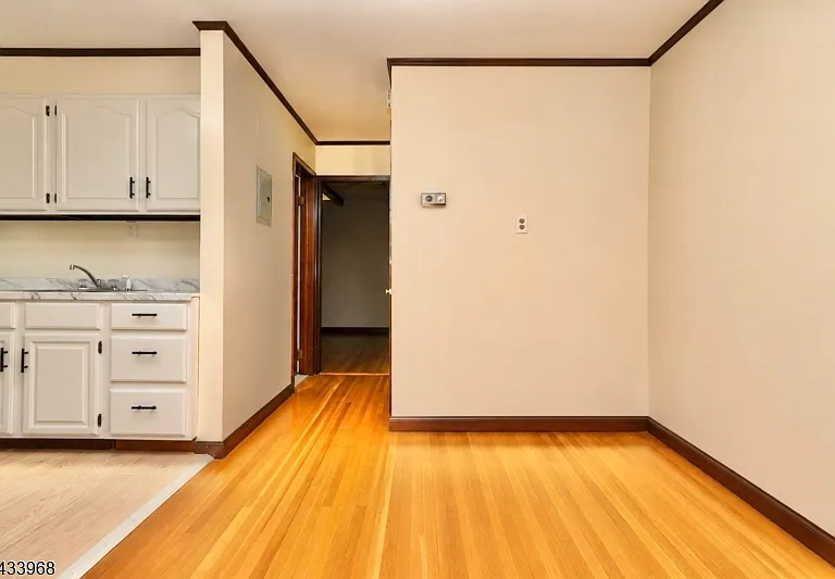 15 N Carpenter Ter #1R — Photo 2
