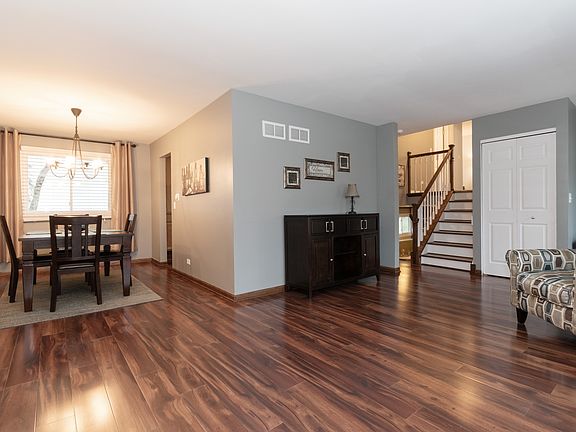 3rd image of 24W640 Woodcrest Dr