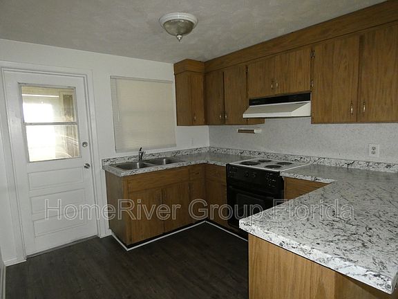 3rd image of 1121 S 70th St