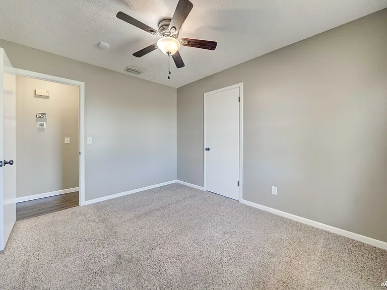 114 S Kimbrel Ave — Photo 14