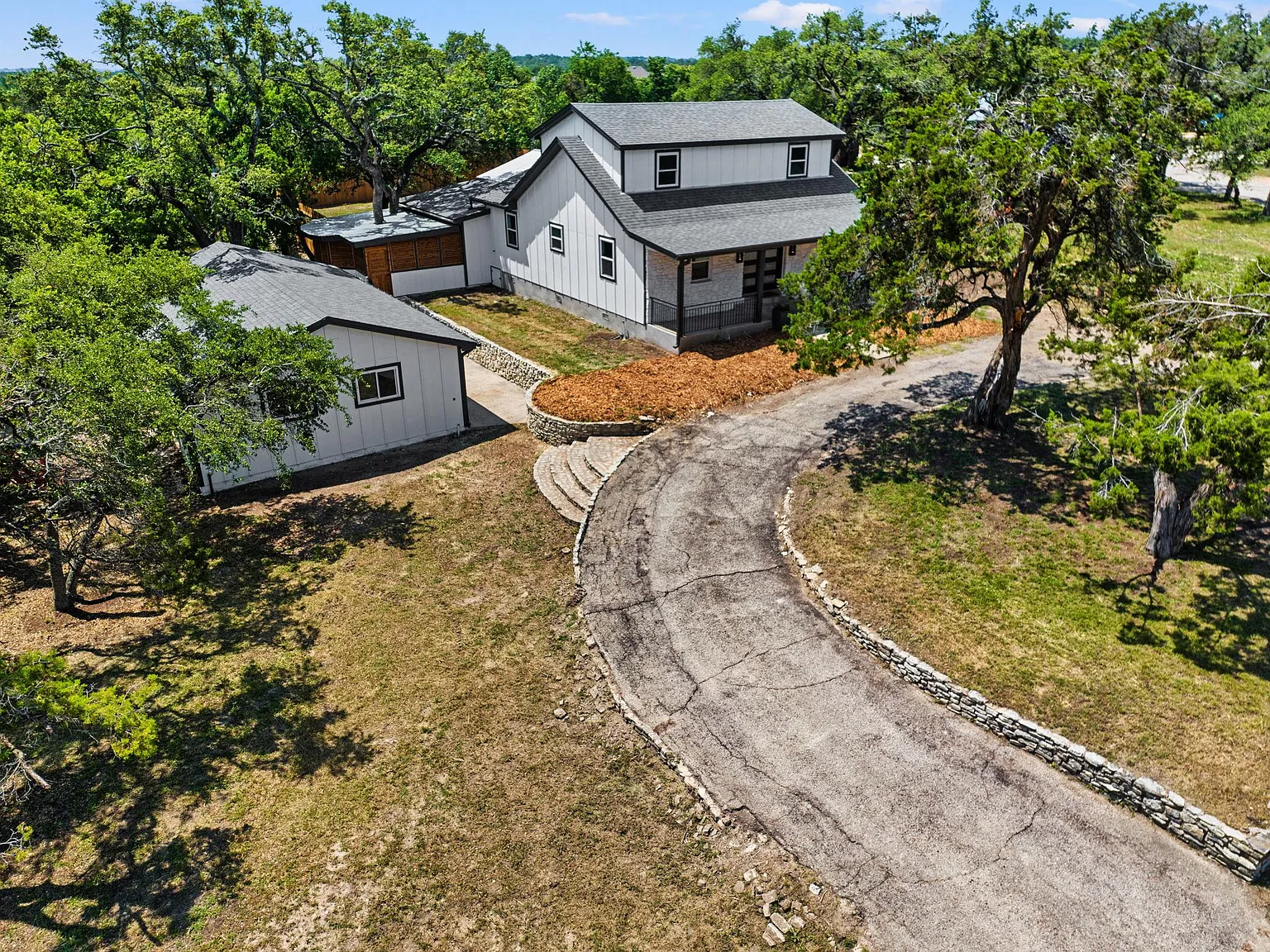 4 bed, 3.5 bath, 2228 sqft, $4,900 — Photo 3
