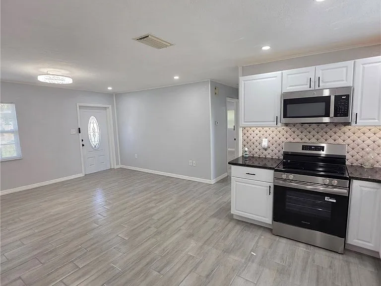110 N Glenwood Ave — Photo 4