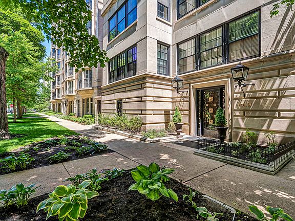 3rd image of 1519 Hinman Ave APT 7A